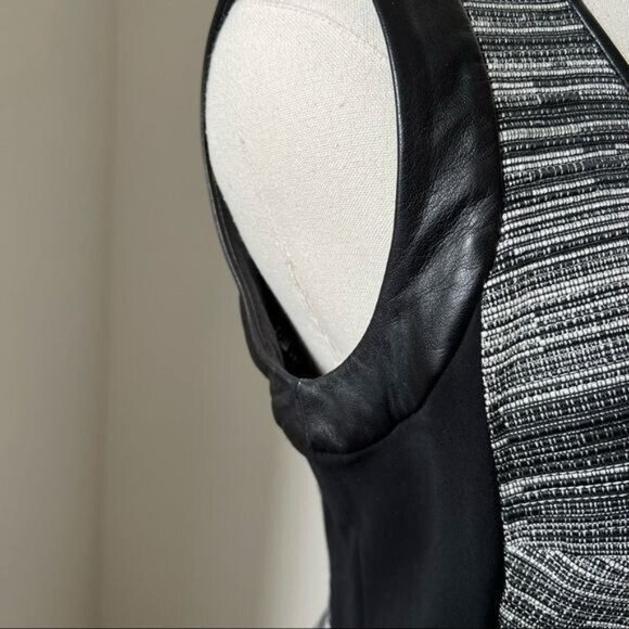 Kempner Tweed Mini Dress Size 2 Leather Trim Stretch Side sleeveless Black White - Picture 8 of 13
